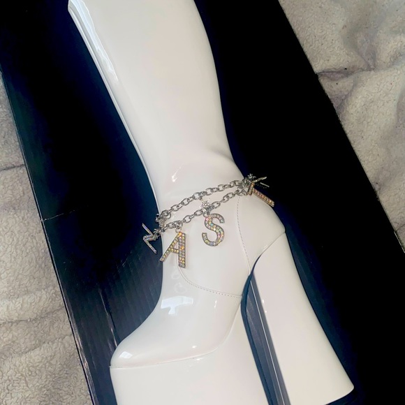 DOLLSKILL PLATFORM - Picture 1 of 3